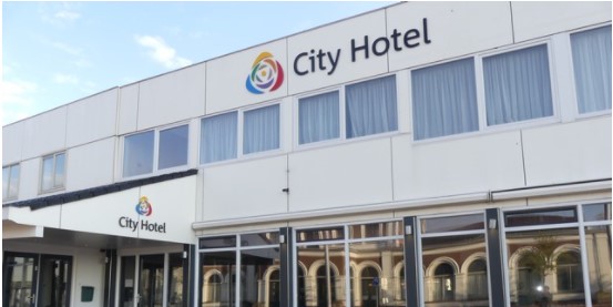 City Hotel Winschoten eerste vluchtelingelocatie - RTV GO! Omroep Gemeente Oldambt