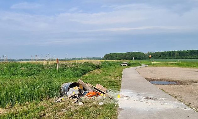 Afval gedumpt in natuurgebied Finsterwolde - RTV GO! Omroep Gemeente Oldambt