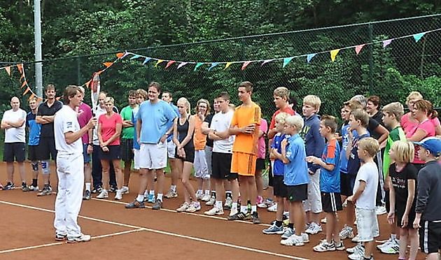 Koninklijke erepenning voor tennisvereniging AMOR uit Beerta - RTV GO! Omroep Gemeente Oldambt