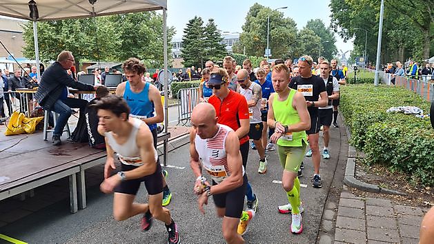85 atleten aan de start van de 100 kilometer RUN - RTV GO! Omroep Gemeente Oldambt