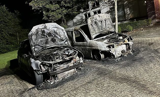 Twee auto's uitgebrand in Nieuwolda - RTV GO! Omroep Gemeente Oldambt