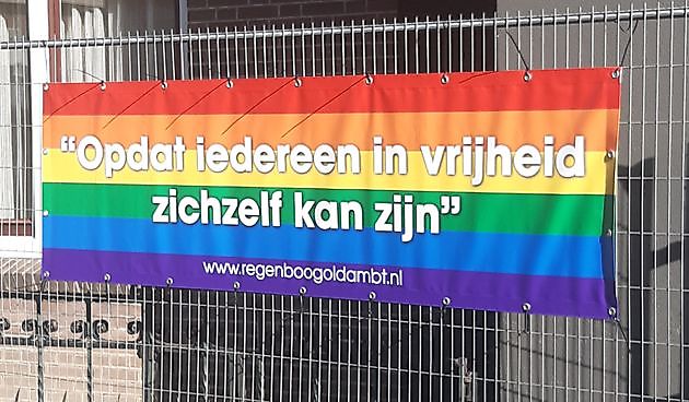 Regenboog Oldambt is boos om weghalen van spandoeken en vlaggen - RTV GO! Omroep Gemeente Oldambt