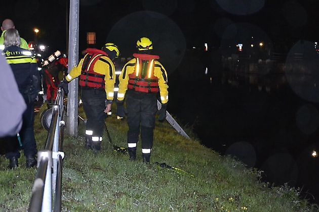 Brandweer zoekt naar voertuig te water in Scheemda - RTV GO! Omroep Gemeente Oldambt