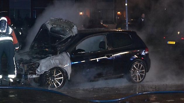 Auto brandt uit in Winschoten - RTV GO! Omroep Gemeente Oldambt