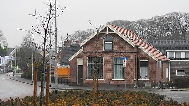 Auto rijdt op een haar na woning binnen in Winschoten - RTV GO! Omroep Gemeente Oldambt