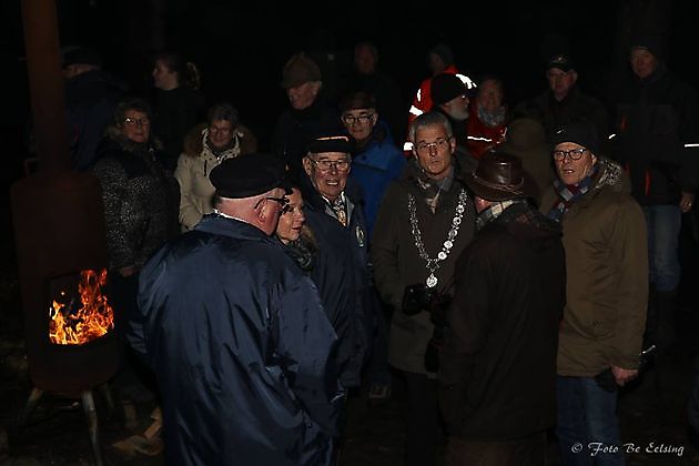 Honderden deelnemers genieten van de twaalfde Midwinterhoornwandeling in Veele - RTV GO! Omroep Gemeente Oldambt