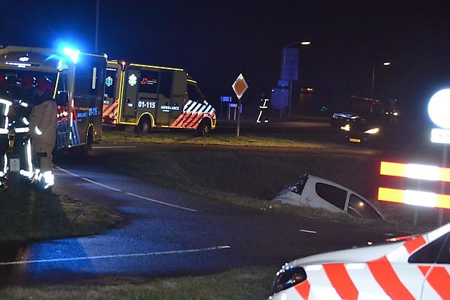 Automobiliste belandt in de sloot bij Finsterwolde - RTV GO! Omroep Gemeente Oldambt