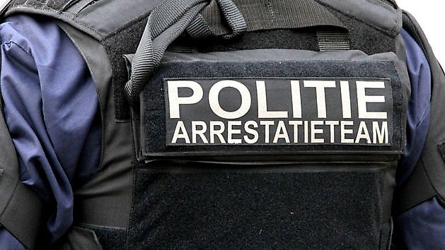 Arrestatieteam valt woning Winschoten binnen - RTV GO! Omroep Gemeente Oldambt