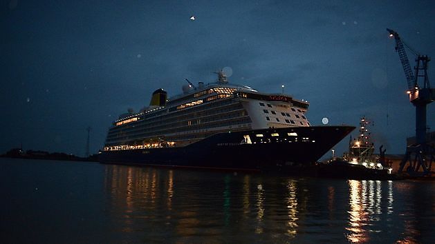 Cruiseschip Spirit of Discovery maakt haar eerste reis - RTV GO! Omroep Gemeente Oldambt