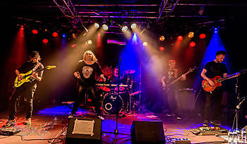 Moonwitch, winnaar Metal Battle Groningen, in gesprek met Hifi Mama! - RTV GO! Omroep Gemeente Oldambt