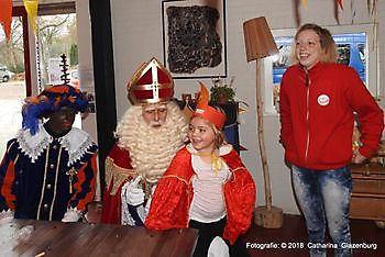 Kinderen genieten van de Sinterklaasmiddag bij de kinderboerderij Winschoten - RTV GO! Omroep Gemeente Oldambt