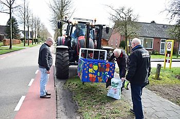 Fleurige bloembakken in Vriescheloo - RTV GO! Omroep Gemeente Oldambt