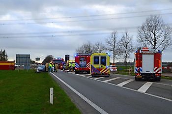 Gewonden bij frontale botsing op de N366 tussen Veendam en Nieuwe Pekela - RTV GO! Omroep Gemeente Oldambt