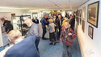 Burgemeester Cora-Yfke Sikkema opent nieuw pand stichting Oud Winschoten - RTV GO! Omroep Gemeente Oldambt