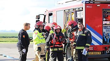Brandweer oefent op vliegveld Oostwold. - RTV GO! Omroep Gemeente Oldambt
